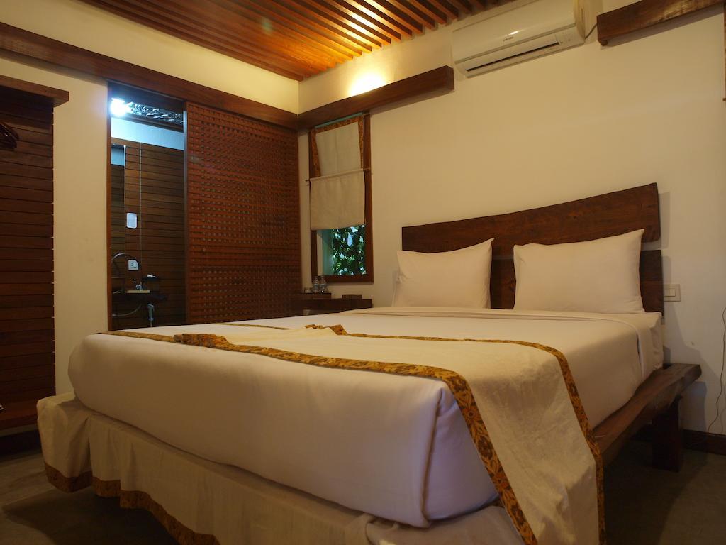 Flores Gallery Hotel Bandung Bilik gambar