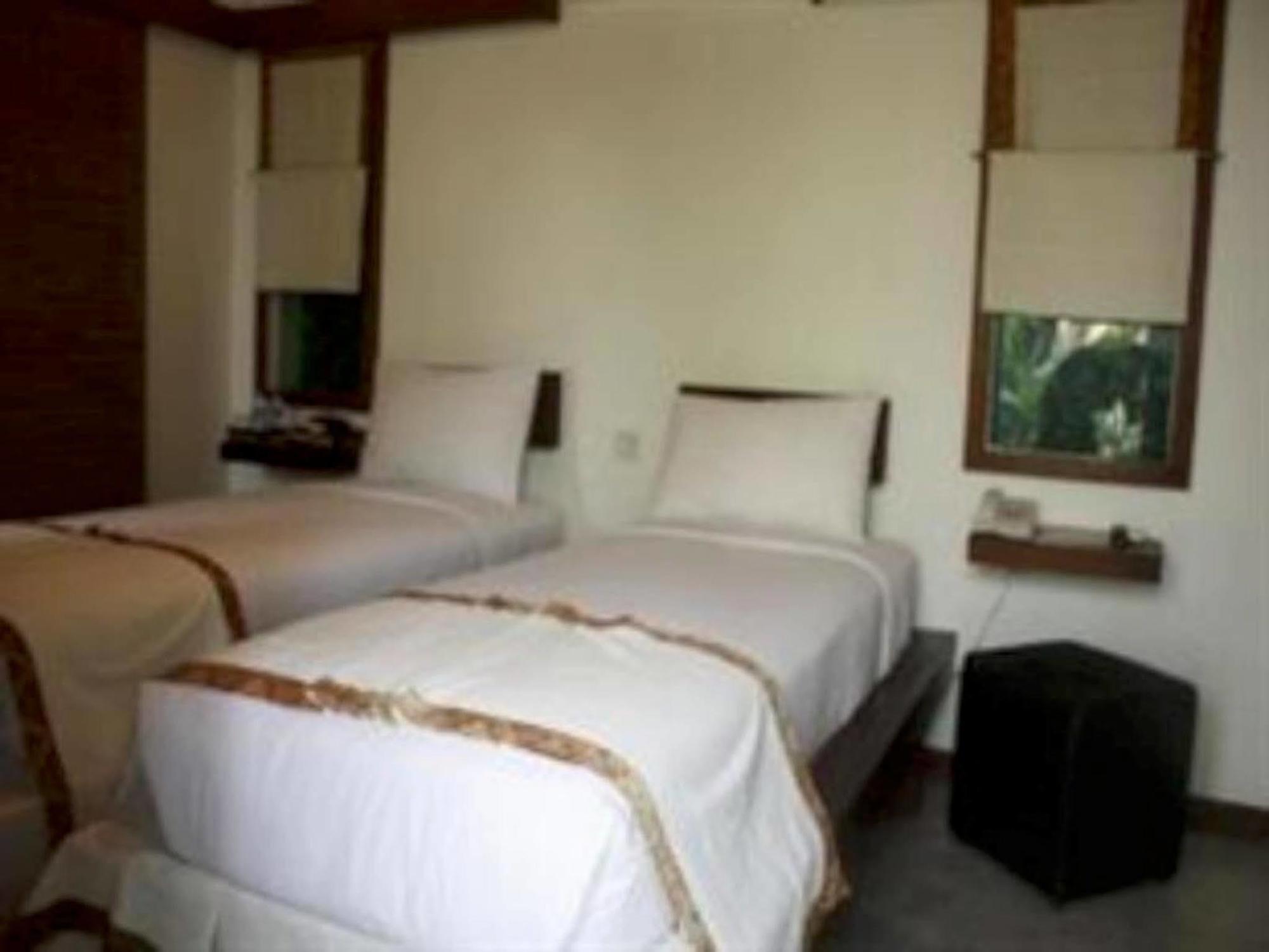 Flores Gallery Hotel Bandung Luaran gambar
