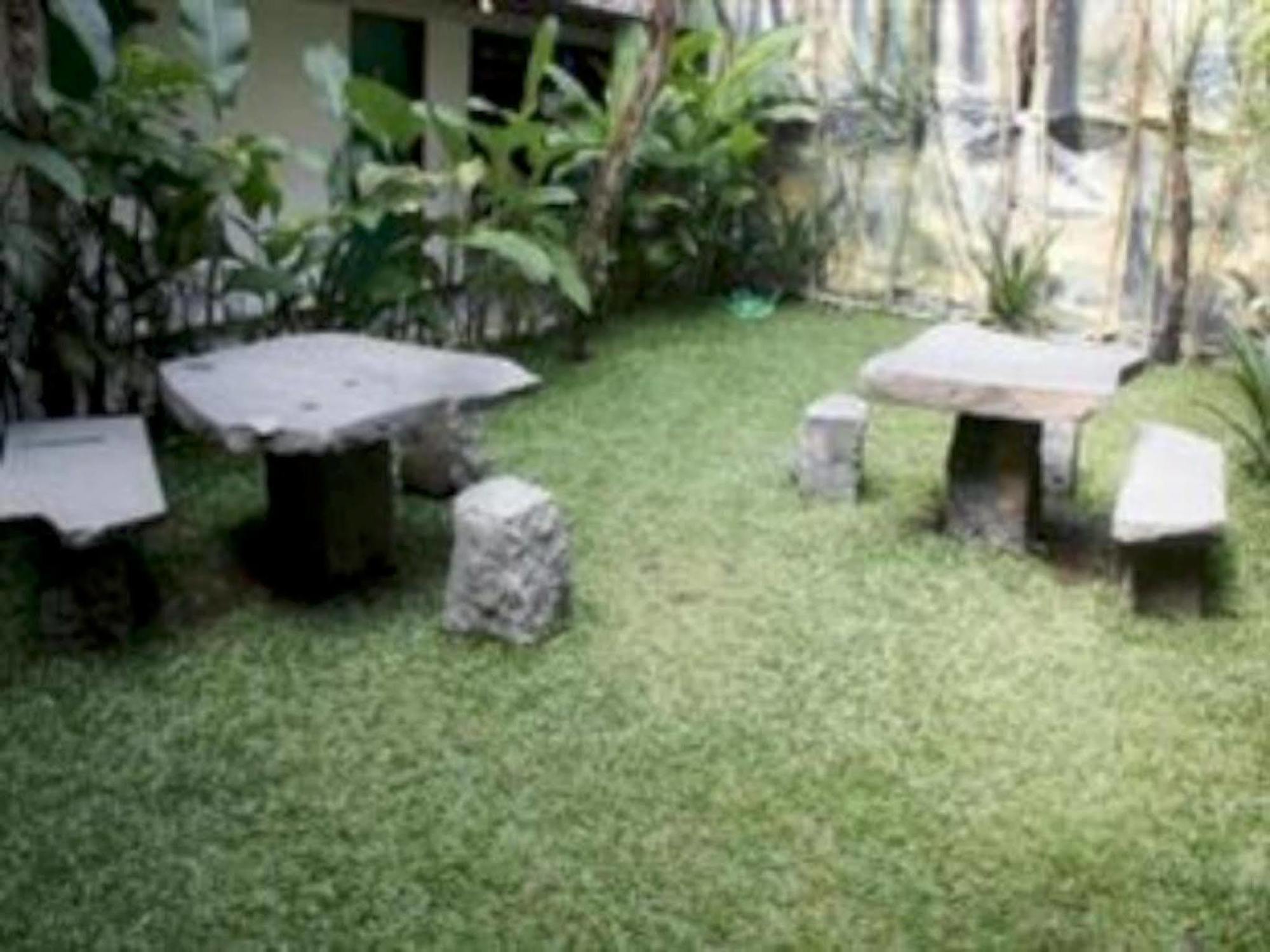 Flores Gallery Hotel Bandung Luaran gambar
